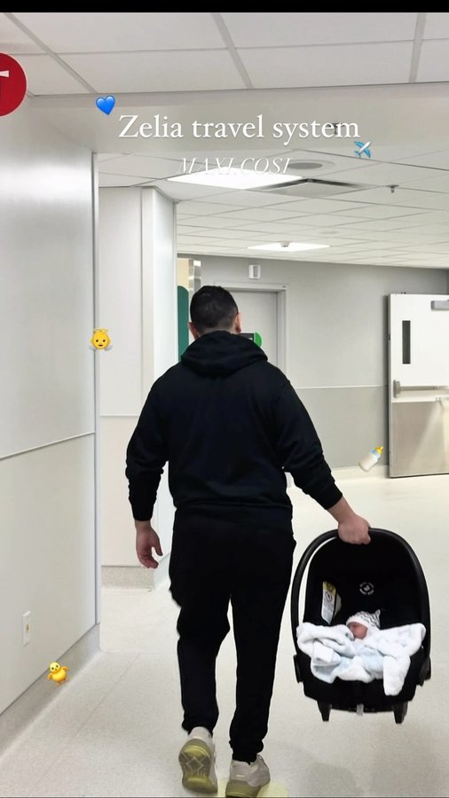 Instagram post by @fairygramz for Maxi-Cosi. Caption reads: Overall I sm really impressed with this travel....