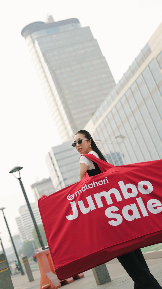 Instagram post by @devinaputrii for Matahari. Caption reads: [...] for the biggest deals at your nearest....