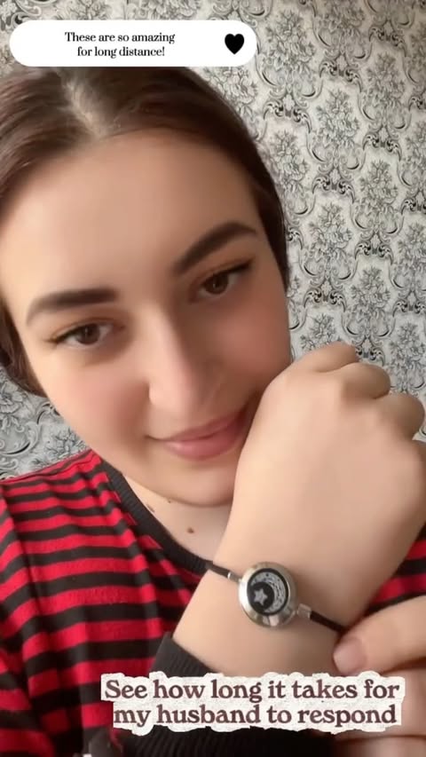 Instagram post by @takunaa17 for totwoo Smart Jewelry. Caption reads: If you’re looking for that “always there” feeling,....
