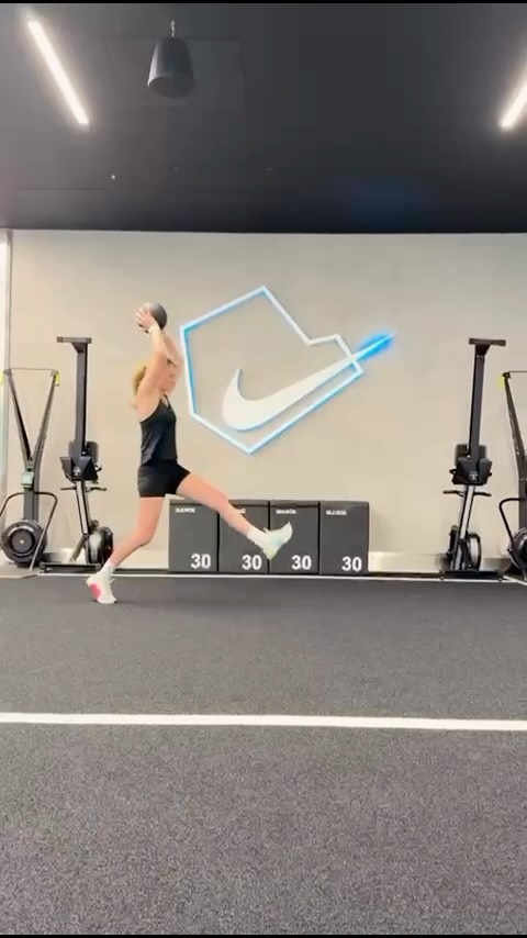 Instagram post by @l.belll_ for ICC. Caption reads: Come With Me to the Gym with @pears_uk....