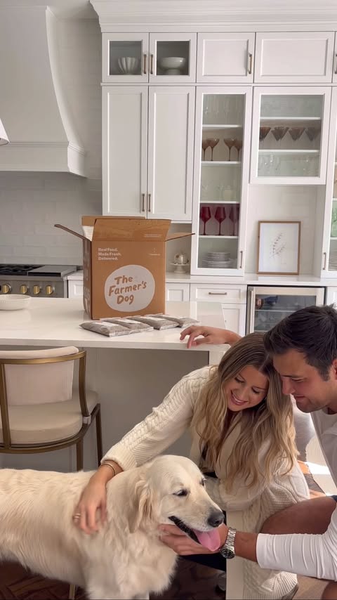 Instagram post by @sidneymarieduke for The Farmer's Dog. Caption reads: #ad Starting off the new year in Florida with....