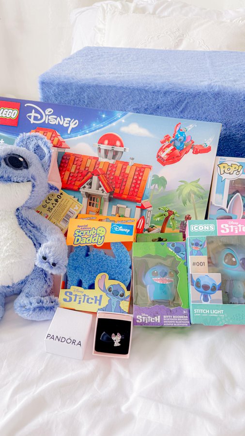 Instagram post by an influencer for Disney Family UK. Caption reads: [...] #AD #LiloAndStitch @Disneyfamilyuk....