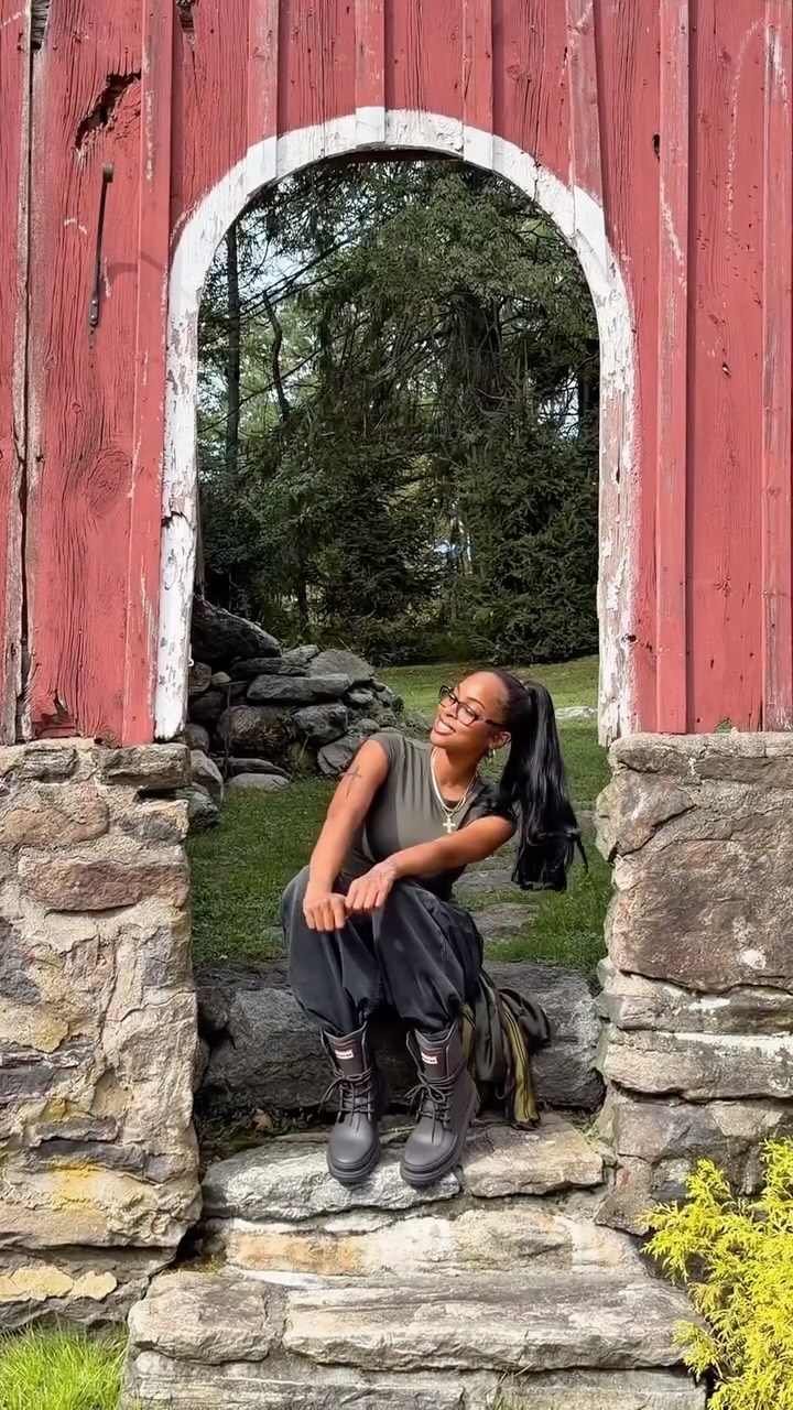 Instagram post by @faithharperr for Hunter Boots. Caption reads: stepping into fall @hunterboots #hunterpartner 🍂.