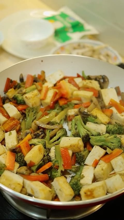 Instagram post by @beautydaze__ for Country Delight. Caption reads: [...] balanced, and made with love 🥦🥕....