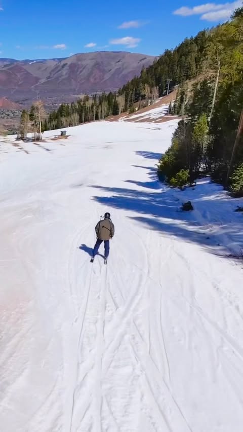 Instagram post by @yasminin.usa for HOVERAir. Caption reads: Snowy days in Aspen ❄️⛷️ Took the HoverAir X1....