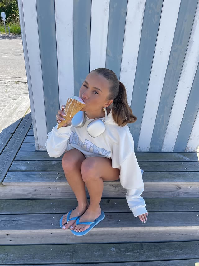 Instagram post by @annaastrup for Bo+Tee. Caption reads: annonce summer snacky 🌾🍦:)🦋⛱️૮ ˶ᵔ ᵕ ᵔ˶ ა.