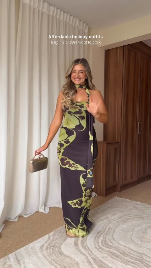 Instagram post by @jennymogeystylist for Boohoo. Caption reads: [...] holiday outfits… YES PLEASE 👀👏🏼 @boohoo....