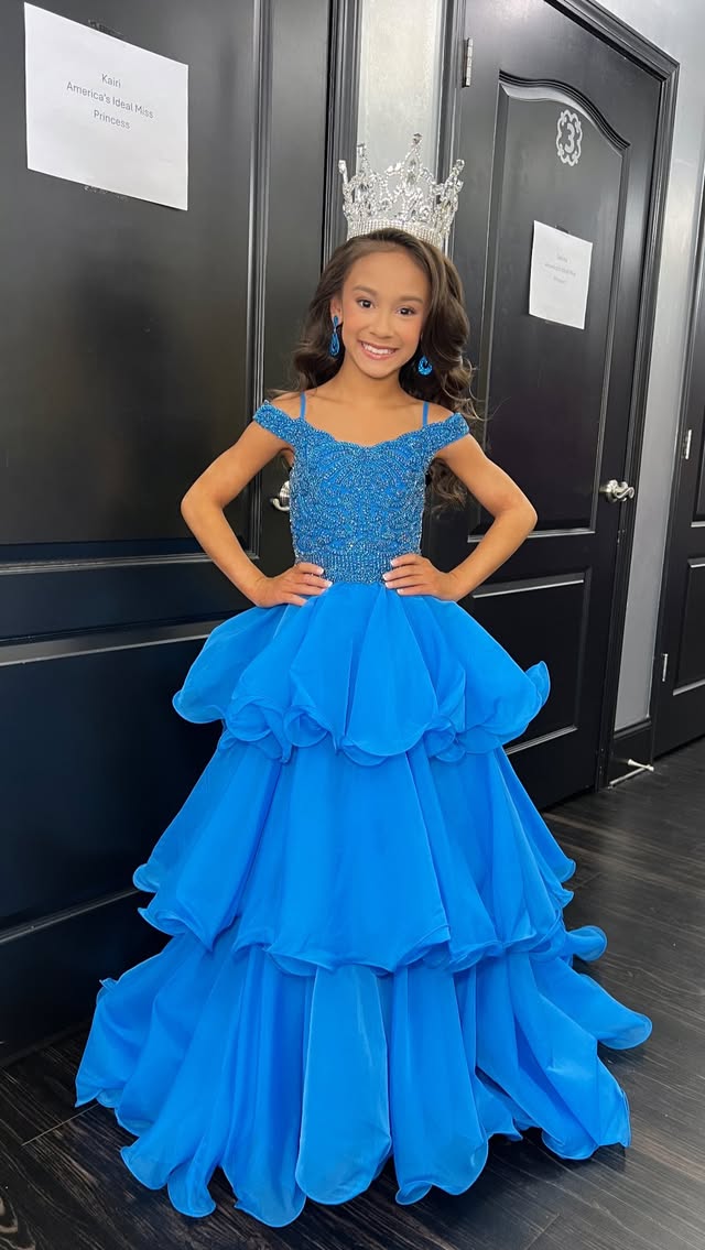 Instagram post by @baby_kairi_d1 for Sherri Hill. Caption reads: [...] in @lastingimpressionsformalwear &....