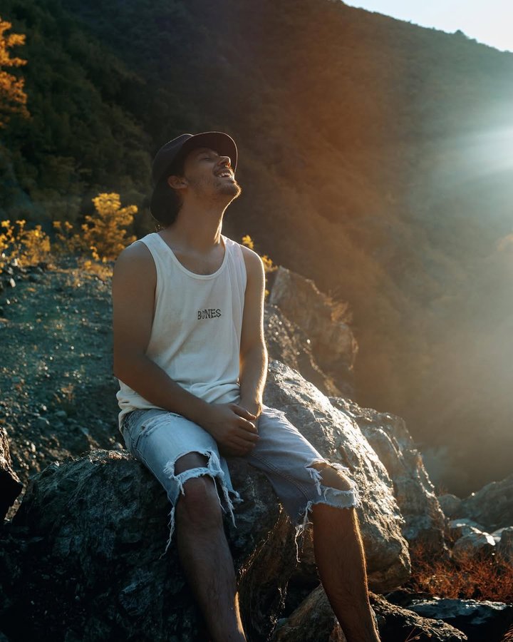 Instagram post by @getoarukimeraj for BILLY BONES CLUB. Caption reads: LIFE IS BETTER WHEN YOU’RE LAUGHING!
.....