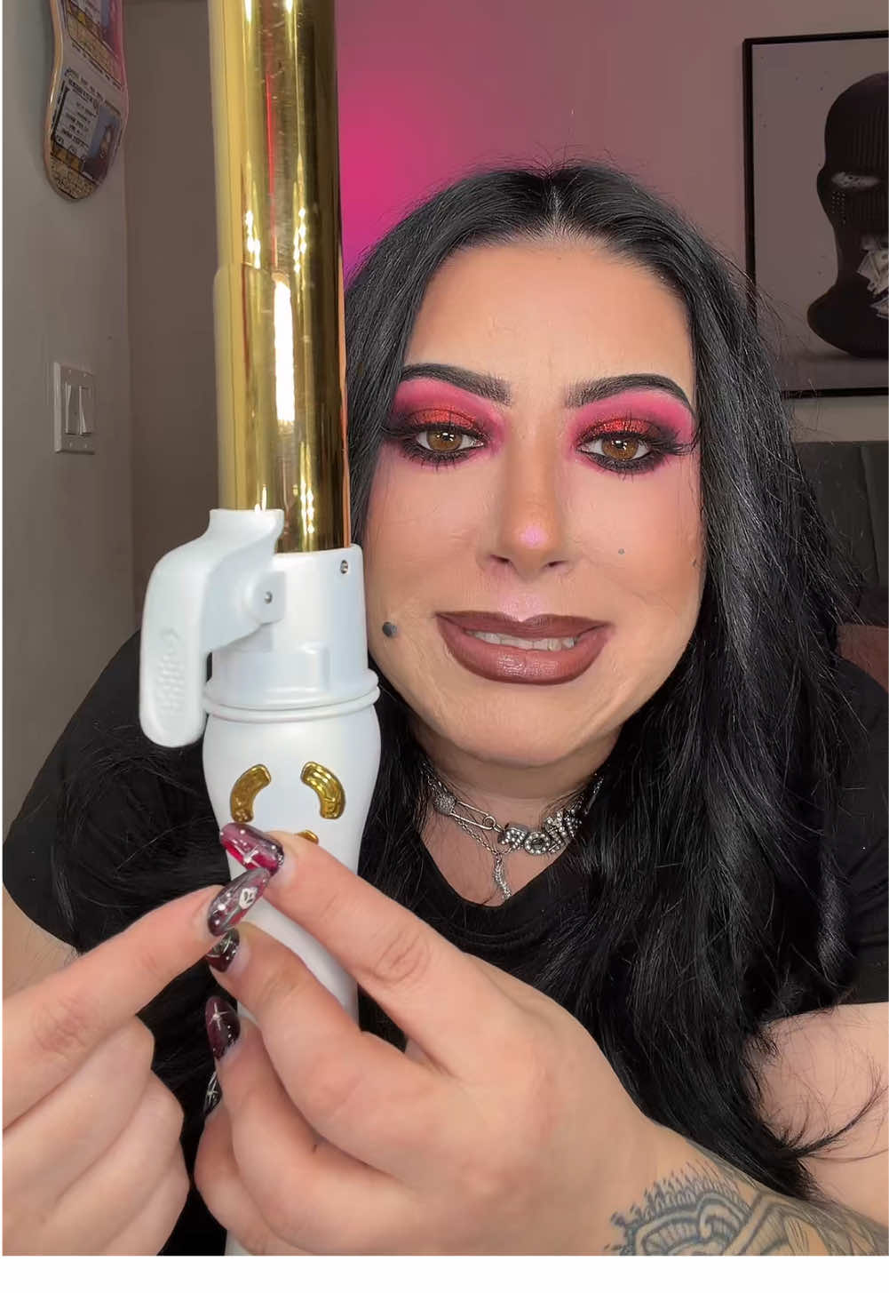 TikTok post by @tayloranngallo for FoxyBae Hair. Caption reads: It’s the start of @FoxyBae Hair Holibae sale! Shop....