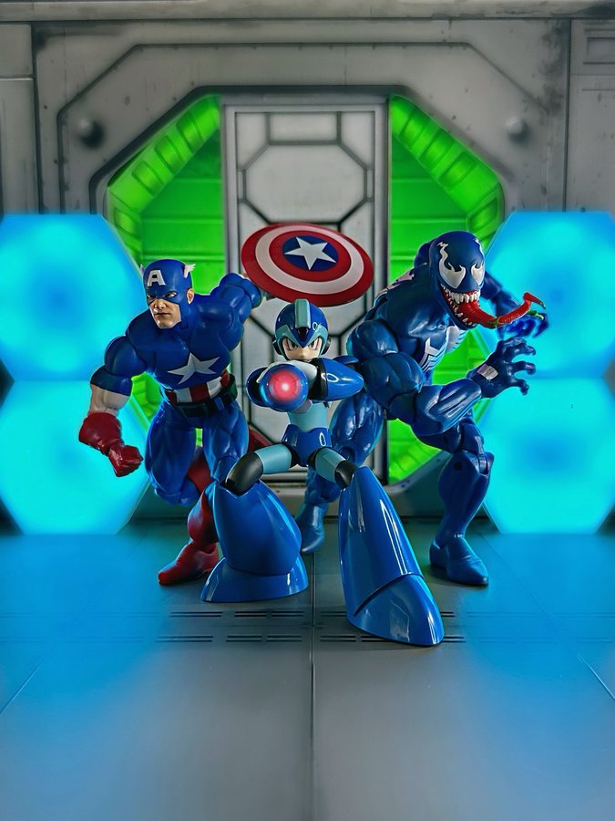 Instagram post by @kltoybox for Entertainment Earth. Caption reads: [...] #hasbrotoypic #entertainmentearth....