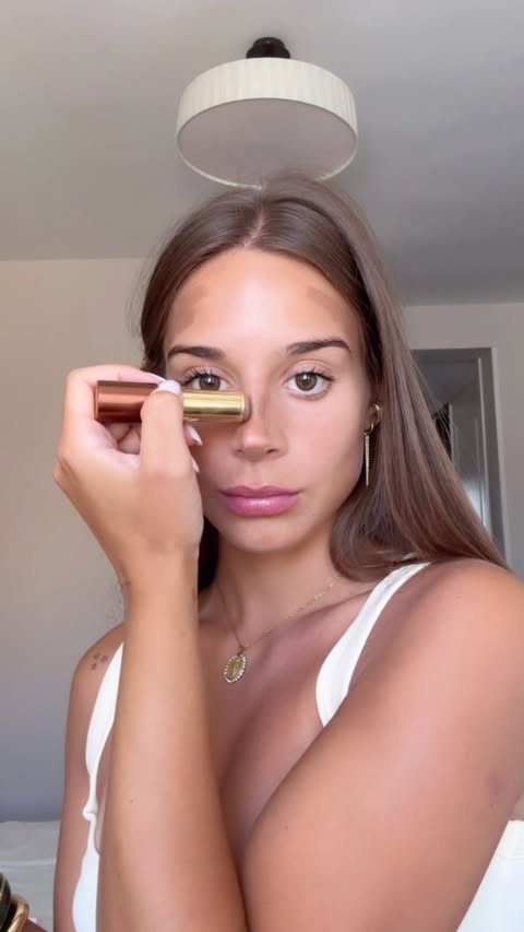 Instagram post by @mariamatt___ for REAL TECHNIQUES. Caption reads: [...] 4 productos, 5 minutos. Gracias....