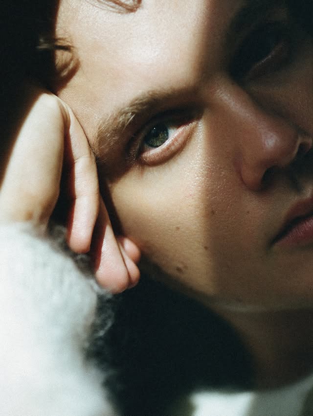 Instagram post by @by.aikaflores for Weleda. Caption reads: [...] “DIVERGE” . 

Grooming #hairandskinbyAIKA....