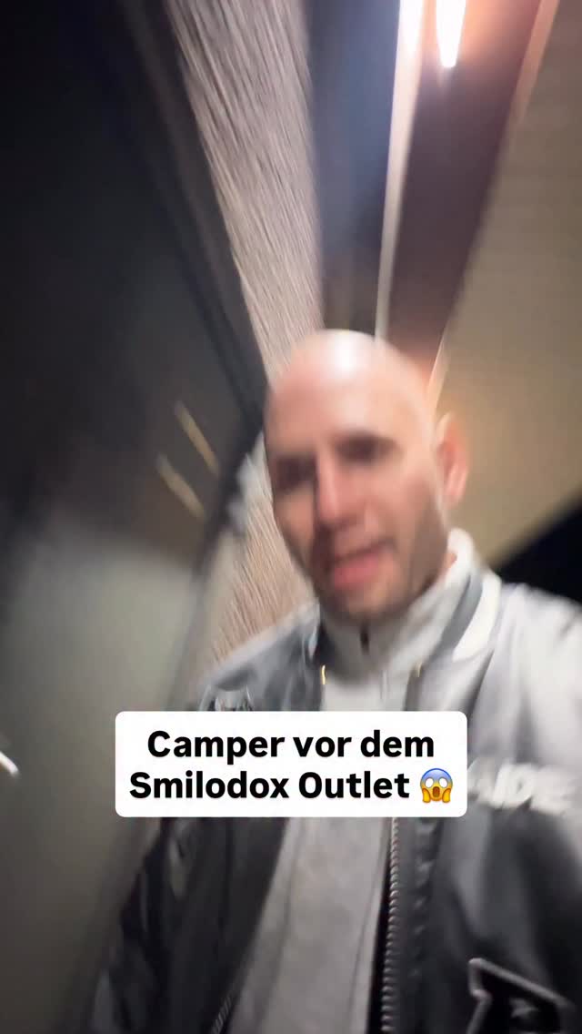 Instagram post by @flyinguwe for Smilodox. Caption reads: Camper vor dem Smilodox Outlet 🤯

Smilodox....