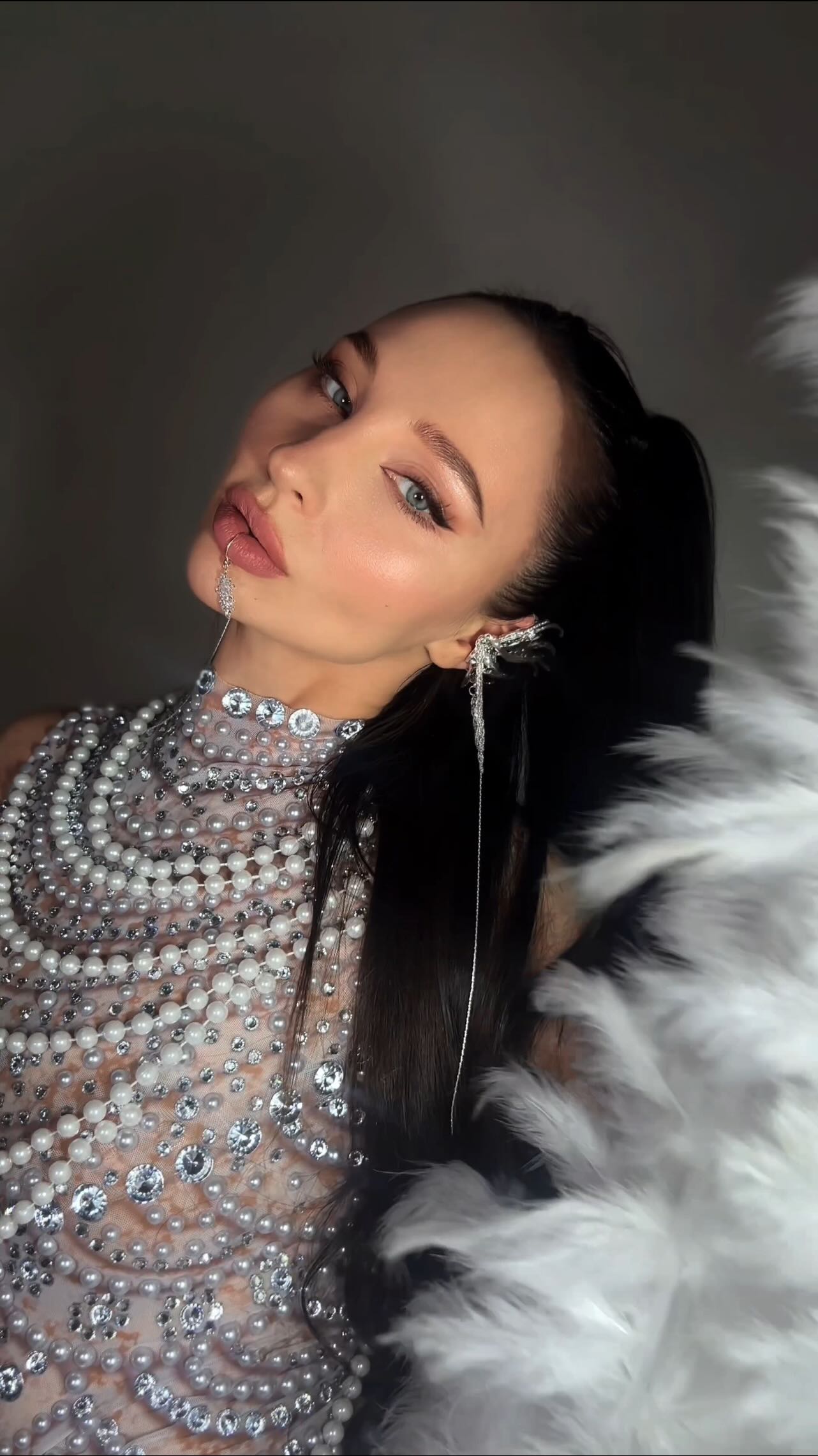 Instagram post by @le.paragon for Mew Mews. Caption reads: Angels🪽Vibe dress 🤌🏼 @mewmewsofficial
Code....