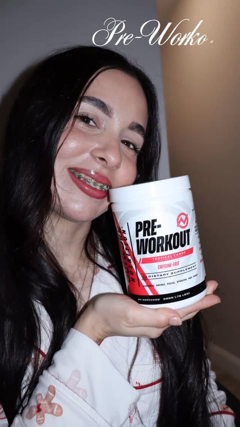 Instagram post by @la_deni_navas for Outwork Nutrition. Caption reads: @outworknutritionofficial @stackinfluence [...].