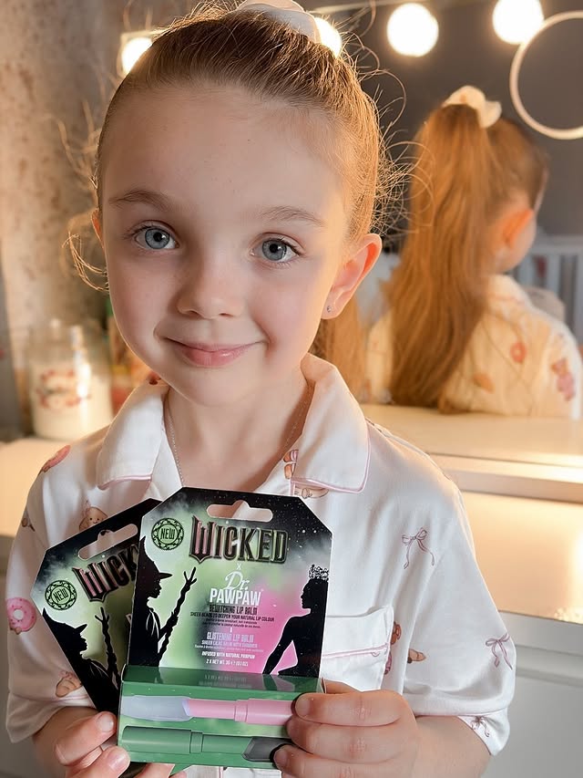 Instagram post by @harperandevelyn_x for Dr.pawpaw. Caption reads: Harper loves the new @dr.pawpaw x wicked duo lip....