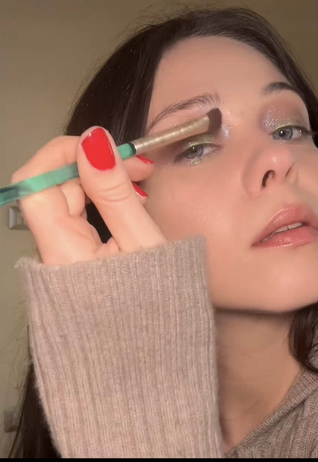 TikTok post by @indacomiriam for NABLA Cosmetics. Caption reads: 2026 is a peacock feather with @NABLA Cosmetics....