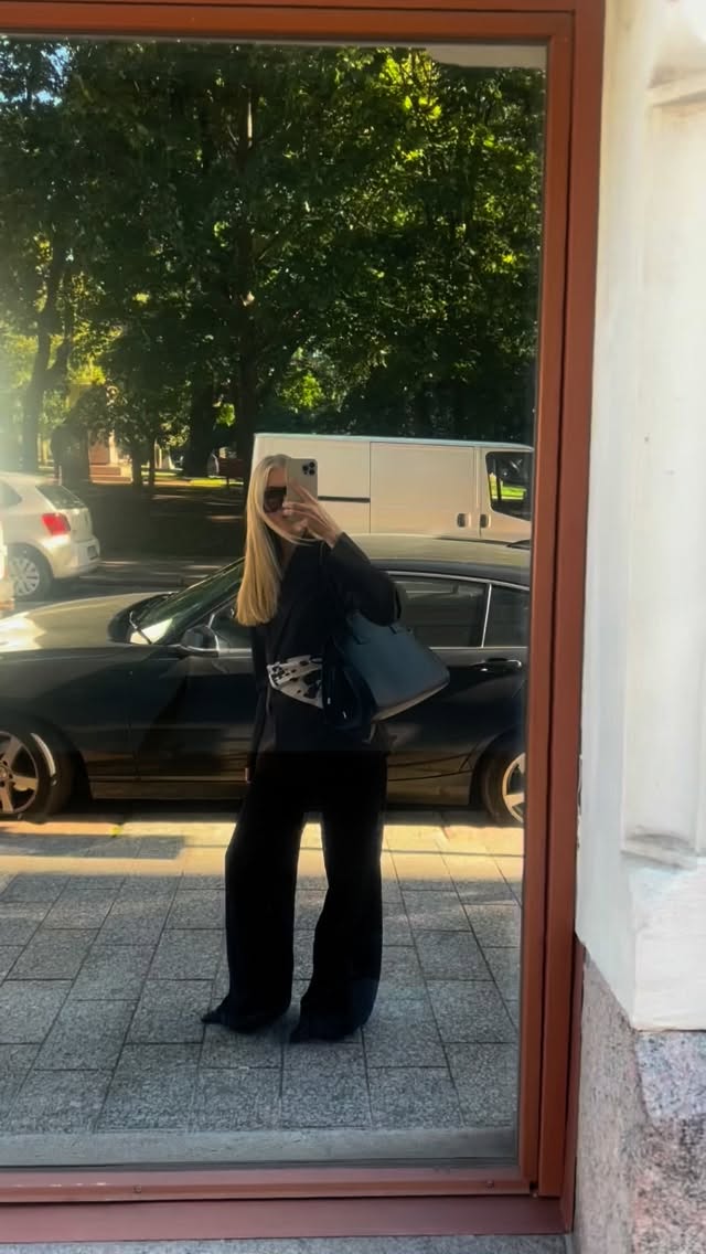 Instagram post by @lindabjoernberg for Gina Tricot. Caption reads: advertisement @ginatricot Colder days are calling....