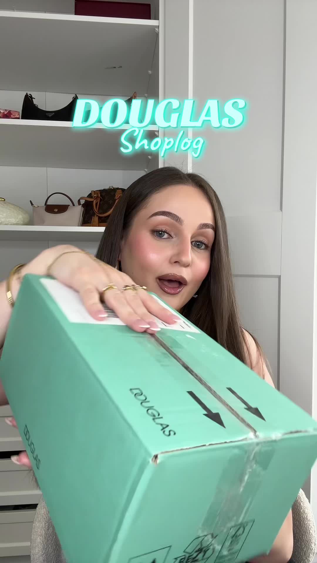 TikTok post by @dilaraaselin for DOUGLAS. Caption reads: @Douglas Nederland heeft echt de leukse exclusieve....