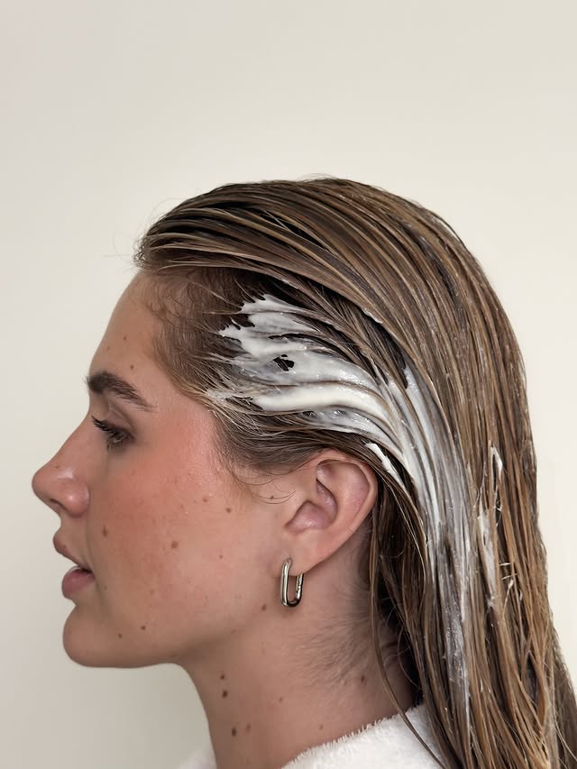 Instagram post by @samantha.cusick for OLAPLEX. Caption reads: Appointment with @samantha.cusick

Looking to give....