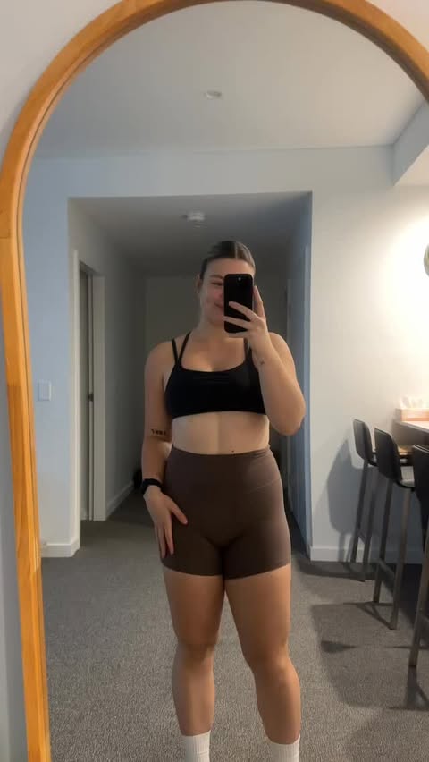 Instagram post by @shelae.anastasia for Tropeaka. Caption reads: [...] smoothie during cutting season! 🥤 @tropeaka....