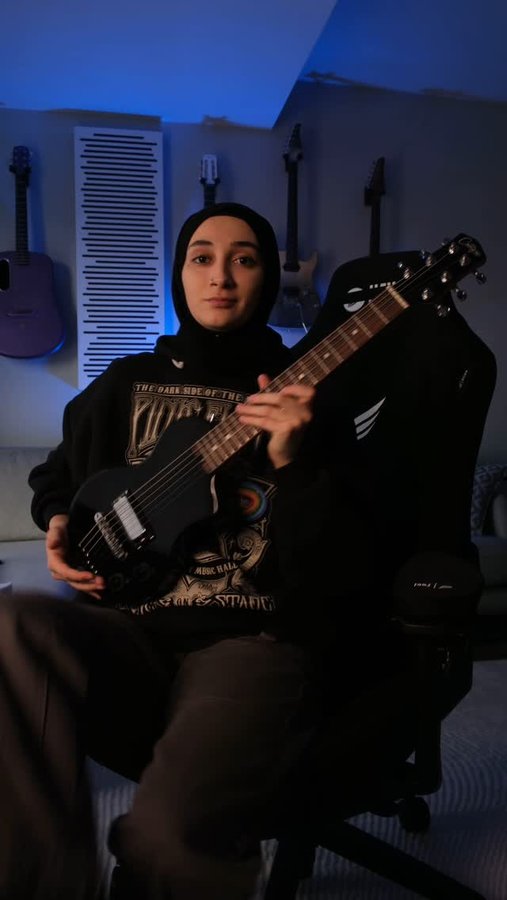 Instagram post by @rabiakb for Blackstar Amps. Caption reads: @carryonplaying Mini Elektro Gitar ile Master of....