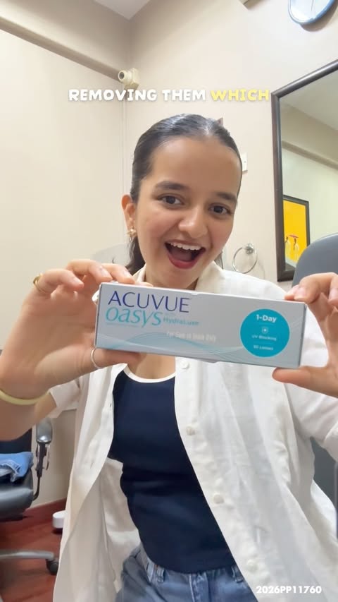 Instagram post by @dumpdiyaa for ACUVUE. Caption reads: [...] felt a little intimidating. but the ACUVUE....