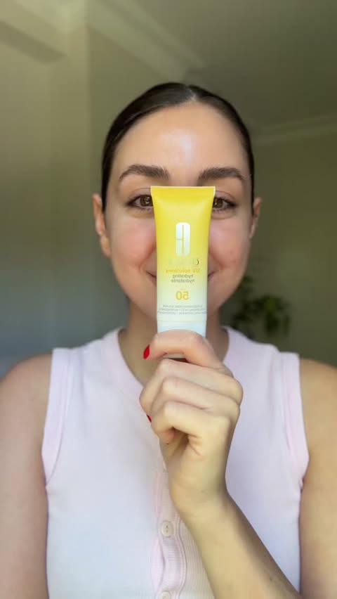 Instagram post by @nurgulvarol for Clinique. Caption reads: [...] #reklam #guneskremi #suncreenspf50 #clinique.