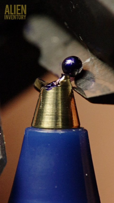 Instagram post by @dominik.hycner for E-Militaria. Caption reads: @militaria.pl @leathermantools
Multitool....