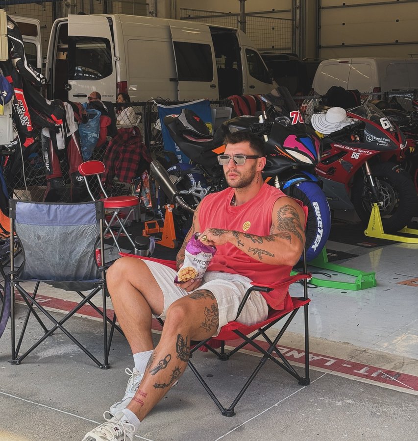 Instagram post by @meteunsaal for Supplementler.com. Caption reads: Engines roar, tires burn, and I vibe. This ain’t....