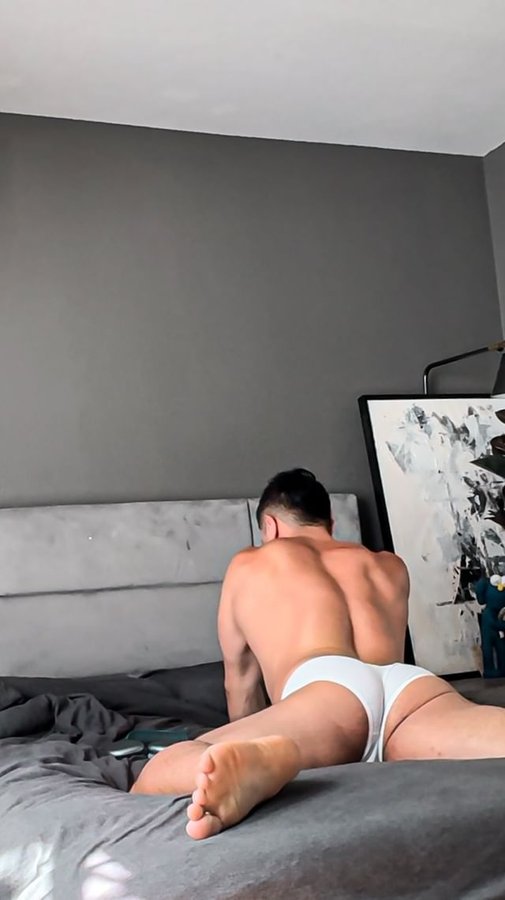 Instagram post by @aleufit for ThePack Underwear. Caption reads: [...] alone in my comfortable underwear....