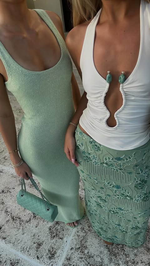 Instagram post by @jordanekerr for Beyond Yoga. Caption reads: [...] #travel #diml #vlog #seekbeyond....