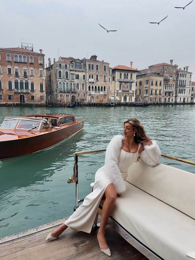 Instagram post by @lauraceliav for OH POLLY. Caption reads: 💌 love stories collection, ti amo @ohpolly 

ad.