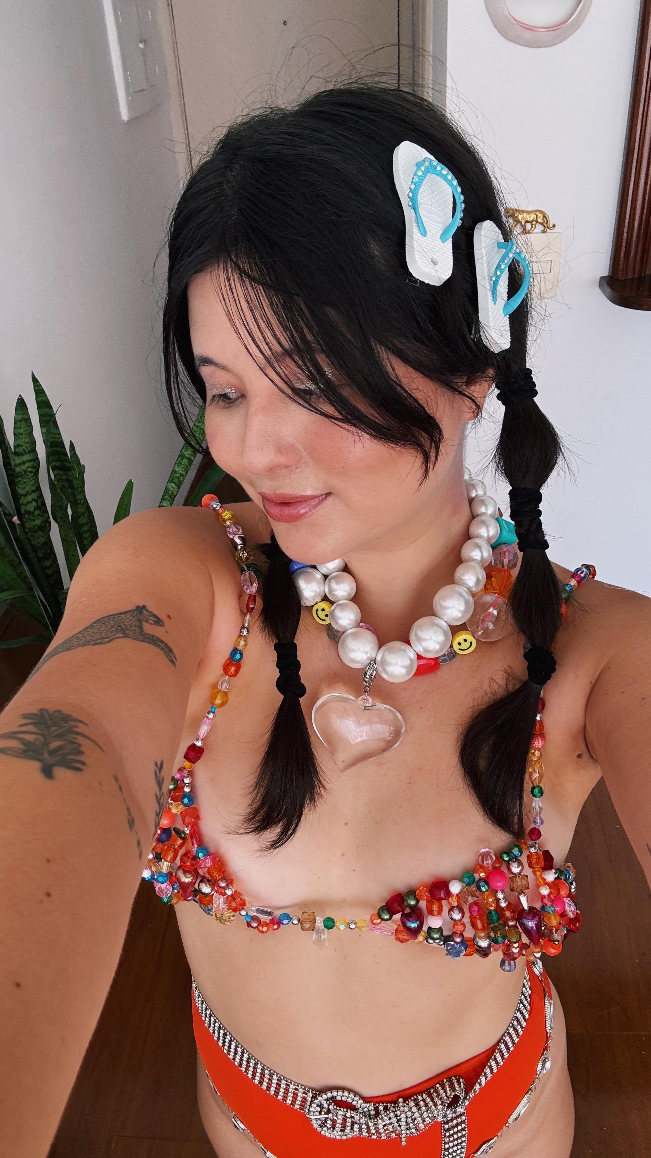 Instagram post by @flaviakk for Havaianas. Caption reads: [...] né? E todos eles têm algo em comum:....