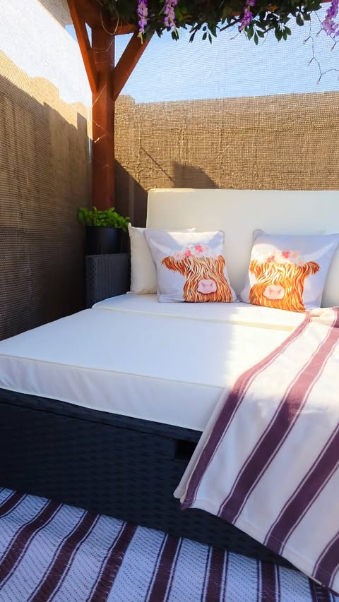 Instagram post by @itsamurraylife for Aosom. Caption reads: [...] gorgeous @outsunny_gb rattan daybed from....