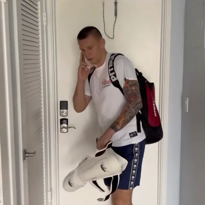 Instagram post by @robert_ruchala for Allnutrition. Caption reads: Reklama 

Zmęczony? Zjedz magnezu 😂🍽️
@sklep.sfd....