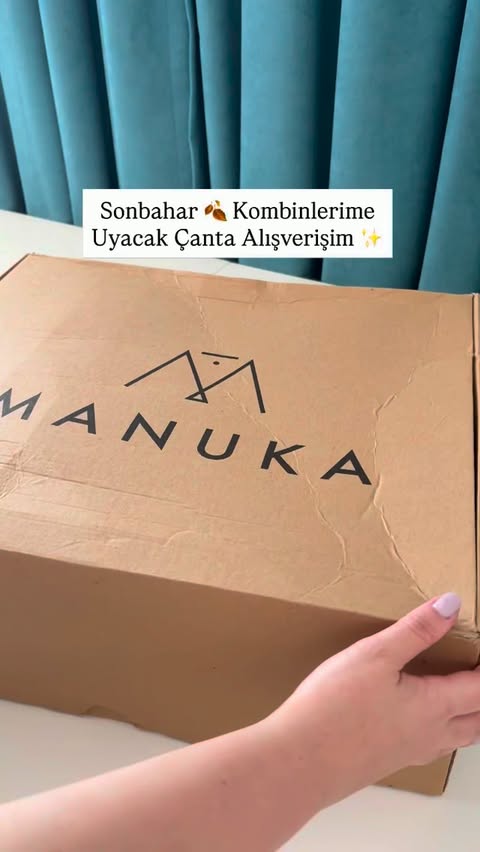 Instagram post by @zubuttu for MANUKA. Caption reads: [...] kombimlerime uyacak canta alısverisim....