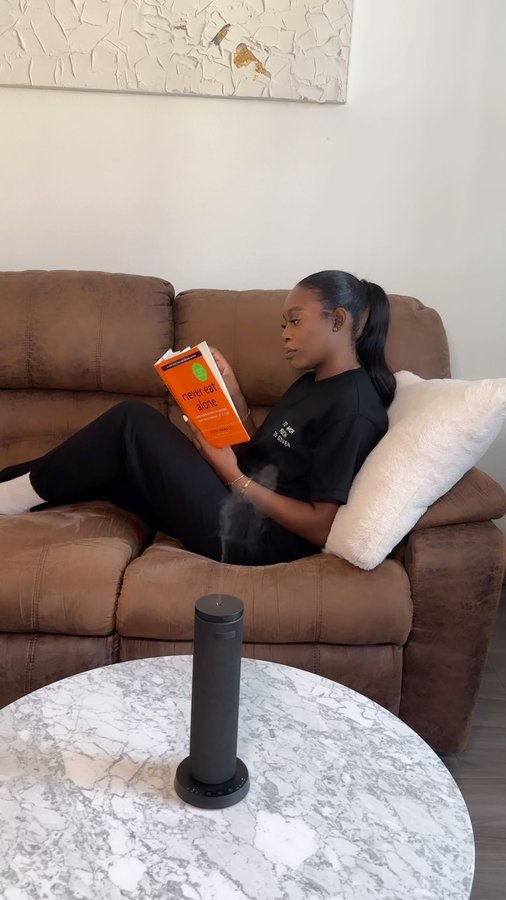 Instagram post by @yourstrulyyinka for Homedics. Caption reads: [...] SereneScent™ Waterless Diffuser from....