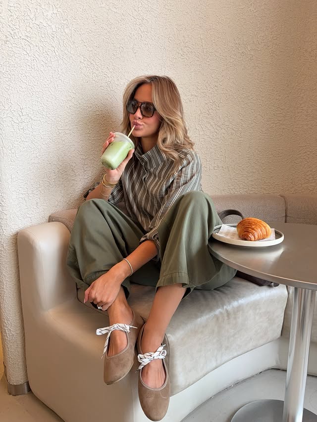 Instagram post by @emilyshak for New Look. Caption reads: 🍵 @newlook (Everything linked in my outfits [...].