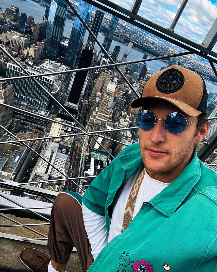 Instagram post by @mr._beachbum for LA Models. Caption reads: #instagood#instalike#instafollow#followme#amazing#....