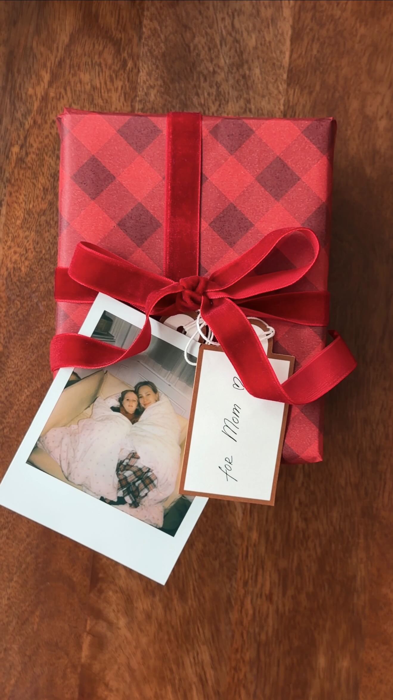 Instagram post by @such.a.sasha for Polaroid. Caption reads: [...] ones worth keeping. All captured on....