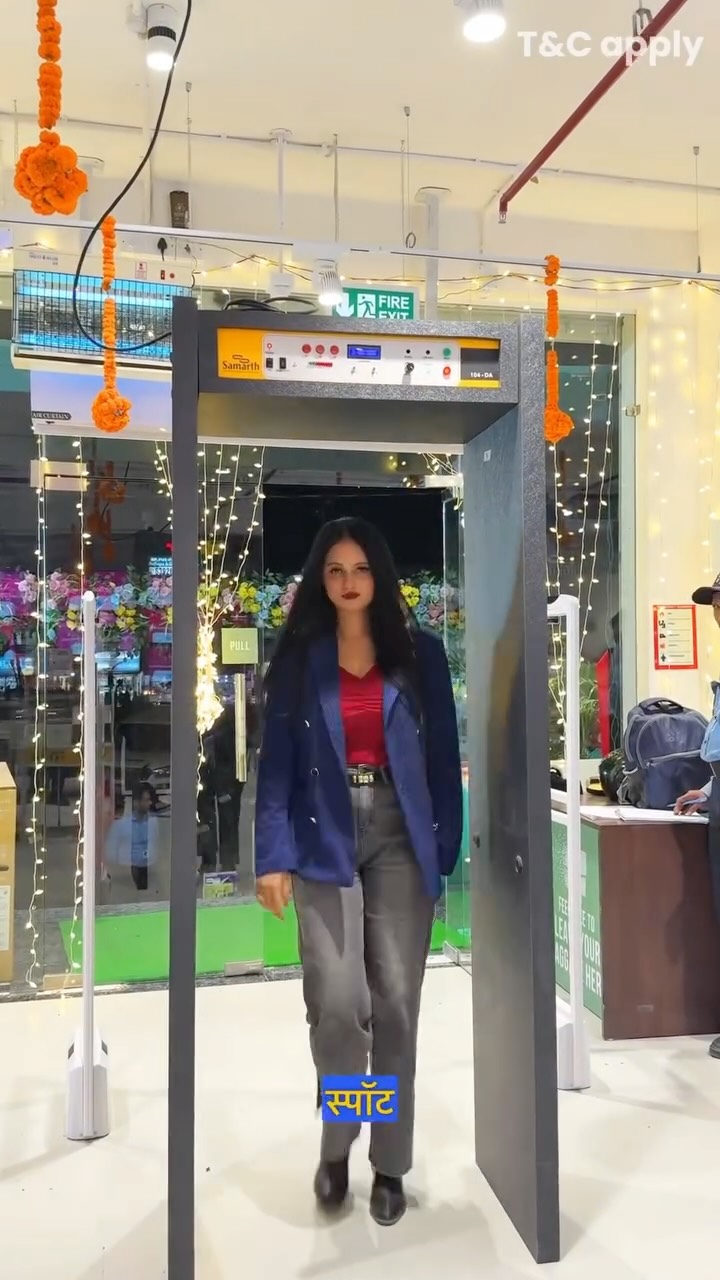 Instagram post by @streets.of_gorakhpur for Croma. Caption reads: ✨Gorakhpur ka ultimate tech paradise – Croma....