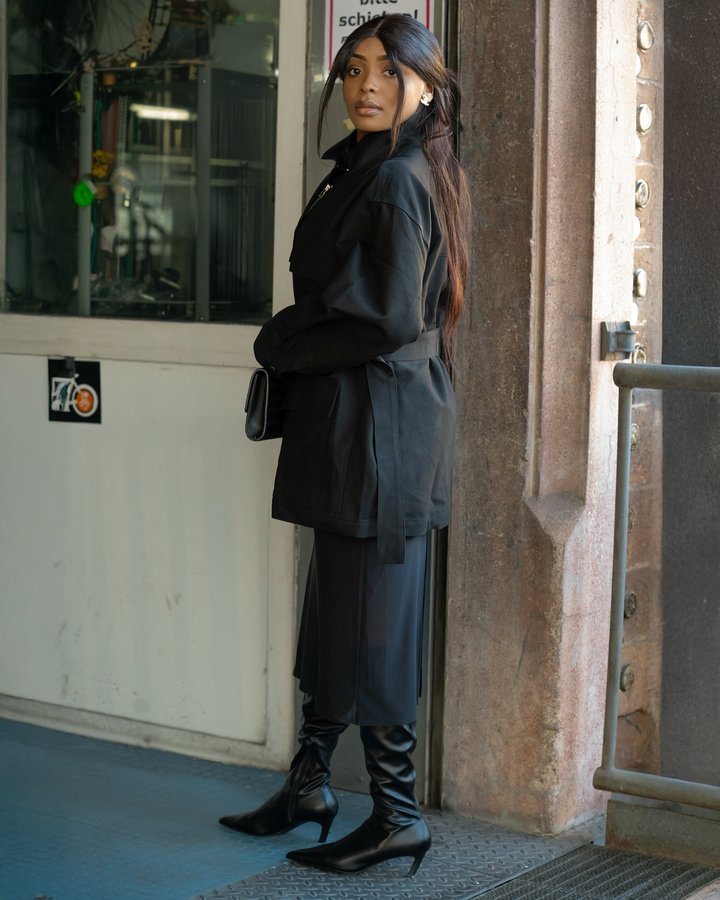 Instagram post by @dizeudaniele for The Frankie Shop. Caption reads: [...] in its timelessness @thefrankieshop.