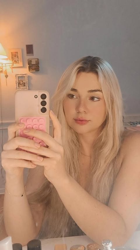 Instagram post by @juliagrusz for Neutrogena. Caption reads: [...] A little emergency skincare moment 🤍....