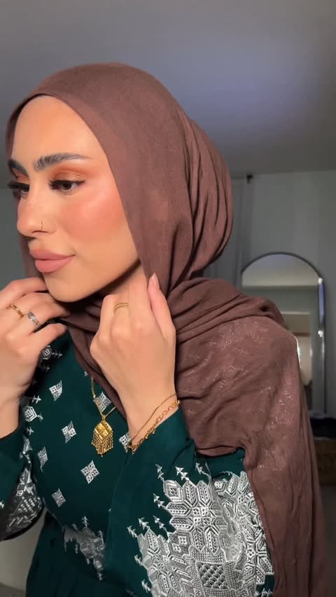 Instagram post by @rokayasz for Nominal. Caption reads: [...] 💚

Kite runner necklace + jewelry @nominal....