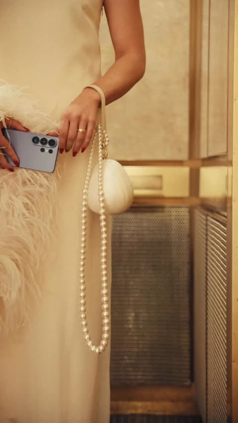 Instagram post by an influencer for Samsung Mobile USA. Caption reads: [...] premiere with @samsungmobileusa! And with....