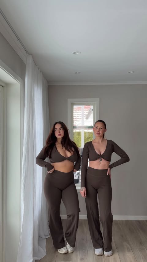 Instagram post by @l___rouge for PEACH TIGHTS. Caption reads: ad | Look 1 or 2? 🤎🧡 wearing @peach_tights 

🤎....