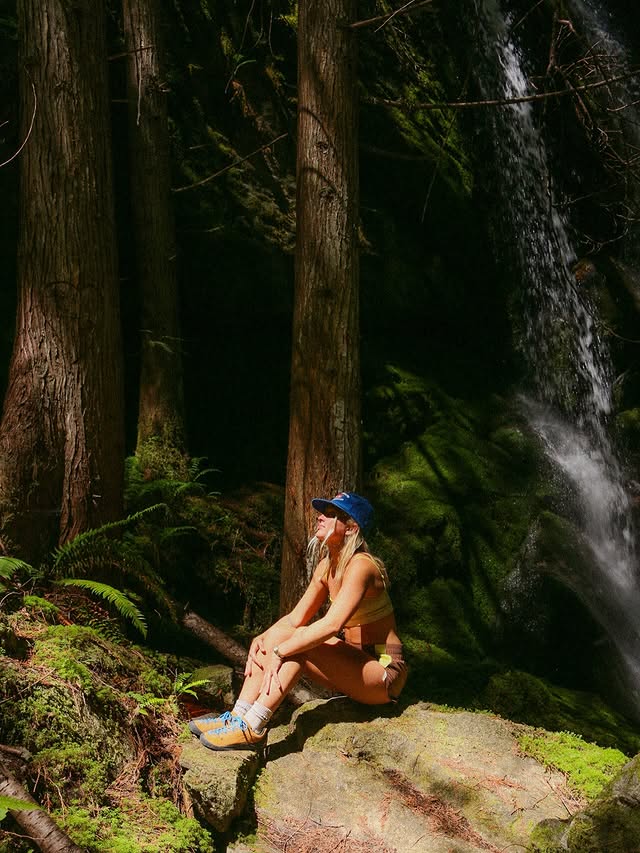 Instagram post by @gracedinkins_ for KEEN. Caption reads: [...] to sit down for this one!!🌲 wearing the....