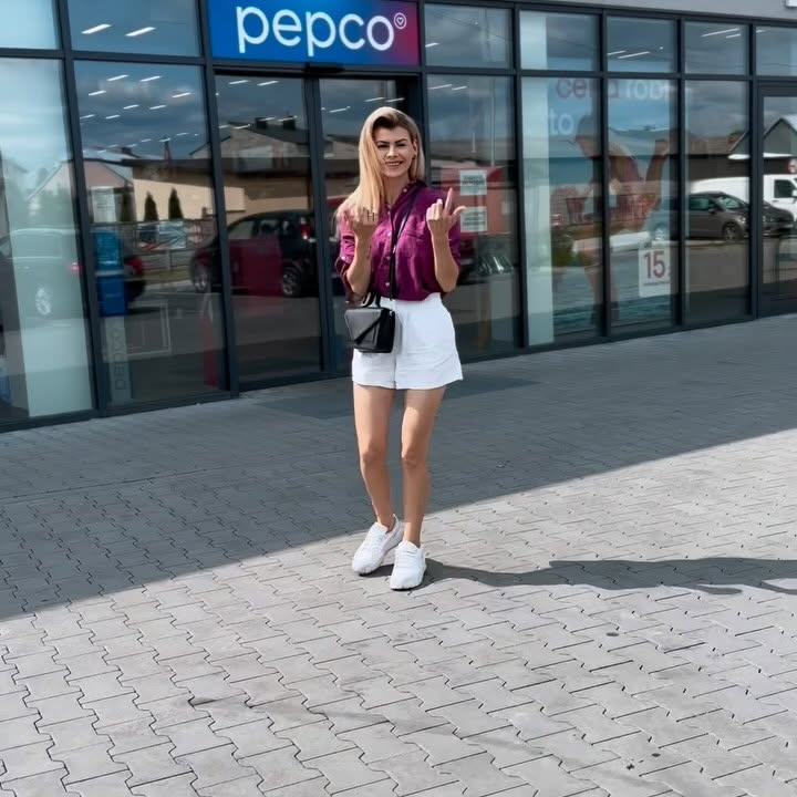 Instagram post by @mama__frania_ for Pepco. Caption reads: [współpraca reklamowa]
Wakacyjna wyprawka dla....